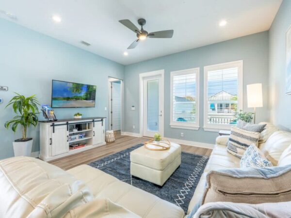 “Seas the day”-Luxury, Spacious, BBQ