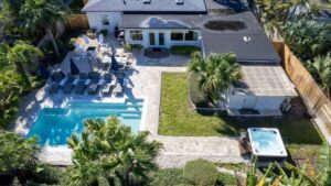 Poolside Palms – Team Joseph Ellen