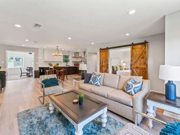 “Casa Del Sol Retreat” Front Porch, W/D, 4-Br