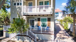 Villa Mojito Lakefront Home and APTs Sleeps 24